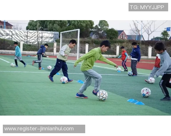 小学足球教学创新探索与实践分享提升学生综合素质与团队合作能力